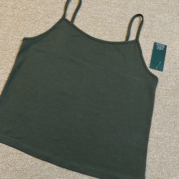New with tags! Eco friendly recycled materials Size L cropped tank top NWT green - Picture 2 of 7